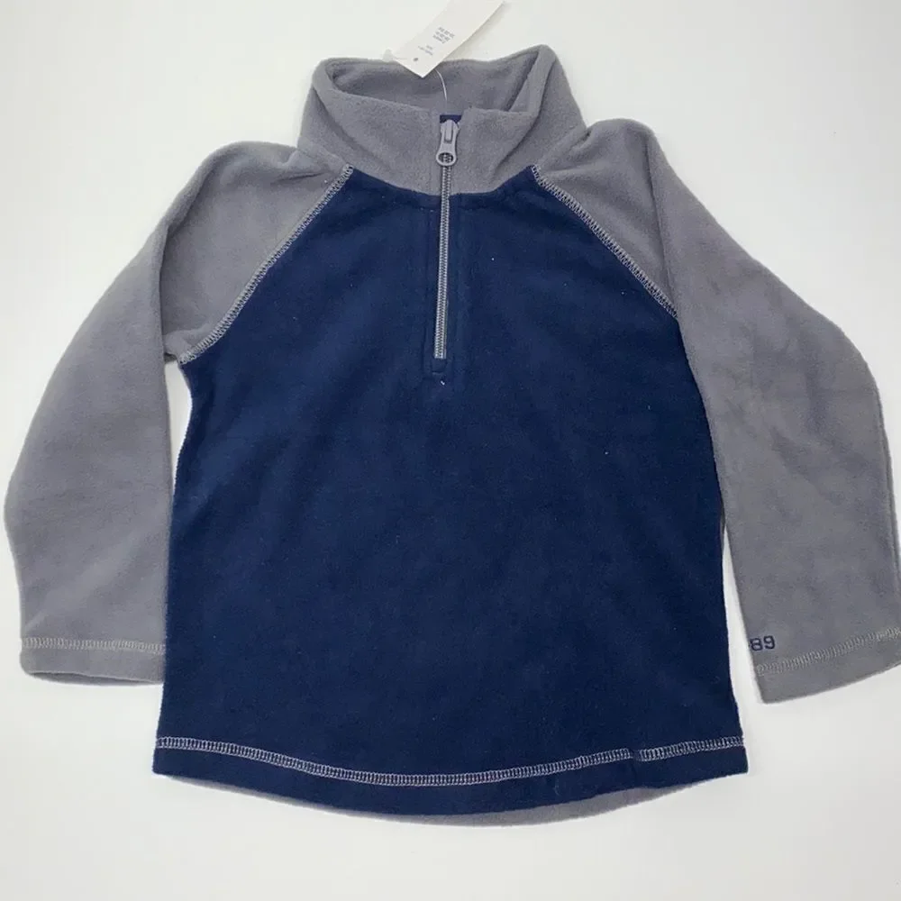 NWT ❤️ Gap sweater